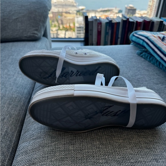 Bridal Converse Shoes Women’s Size 8.5 - Picture 3 of 4